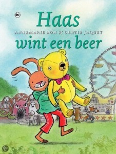 Haas wint een beer